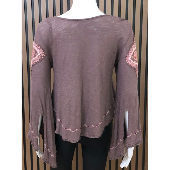 Free People Women's Blouse Embroidered Bell Sleeve Keyhole Neck Pink Boho - Picture 3 of 11